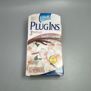 Vintage NOS Glade Air Freshener Plug In 3 Refills Vanilla Garden Scent